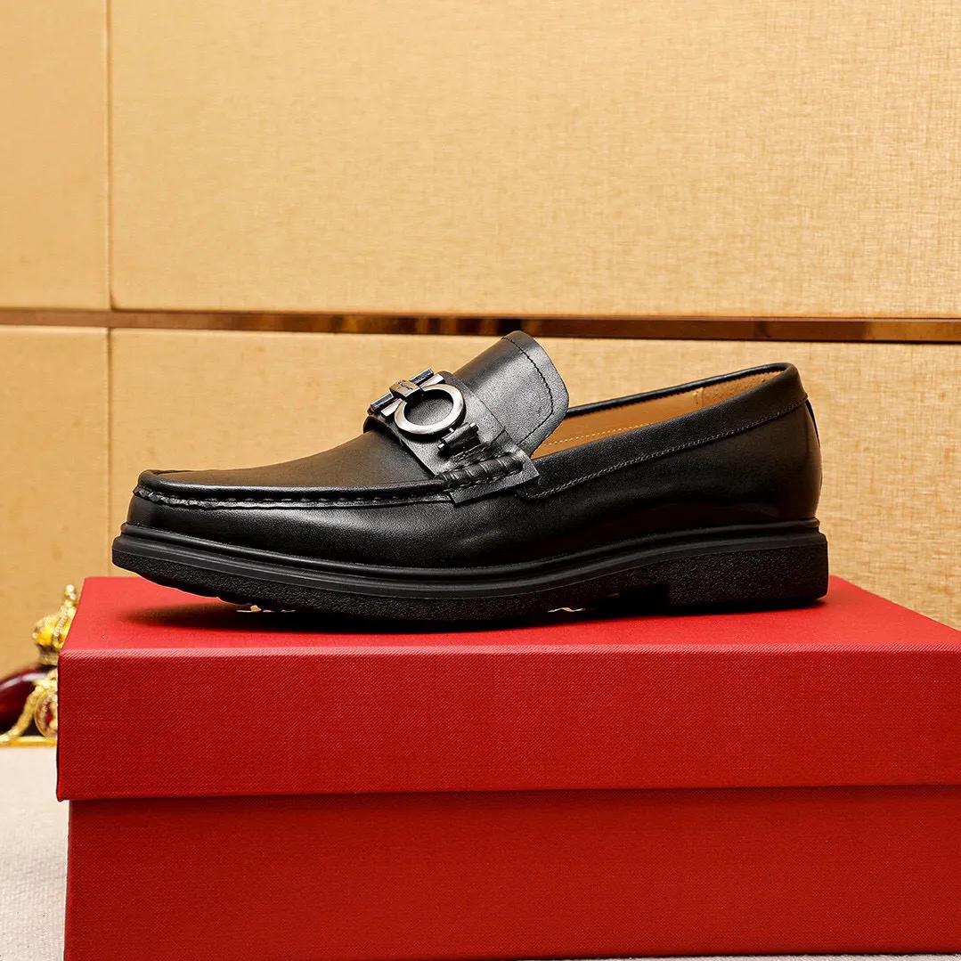 Men's shoes 💰460 💐 Product trademark: Ferragamo "Ferragamo" casual leather shoes Regular size: 38-44 (45🉑️customized) Product materials: Selected imported first-layer calfskin upper + luxury hardware buckle, imported water-dyed cow leather lining. Strong three-dimensional visual effect, rubber outsole Color: 1⃣️color optional
